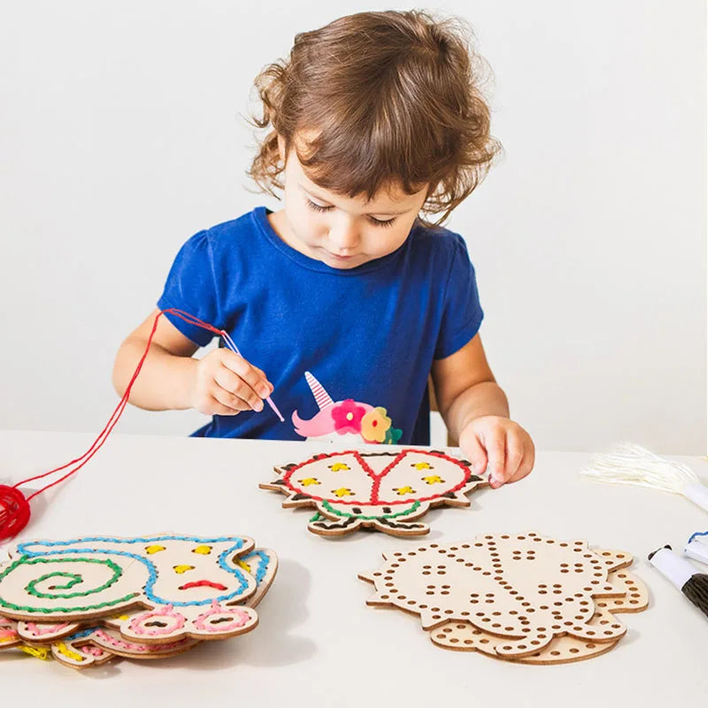 Brinquedo de Costura em Madeira Montessori – Atividade Sensorial e Motora para Crianças